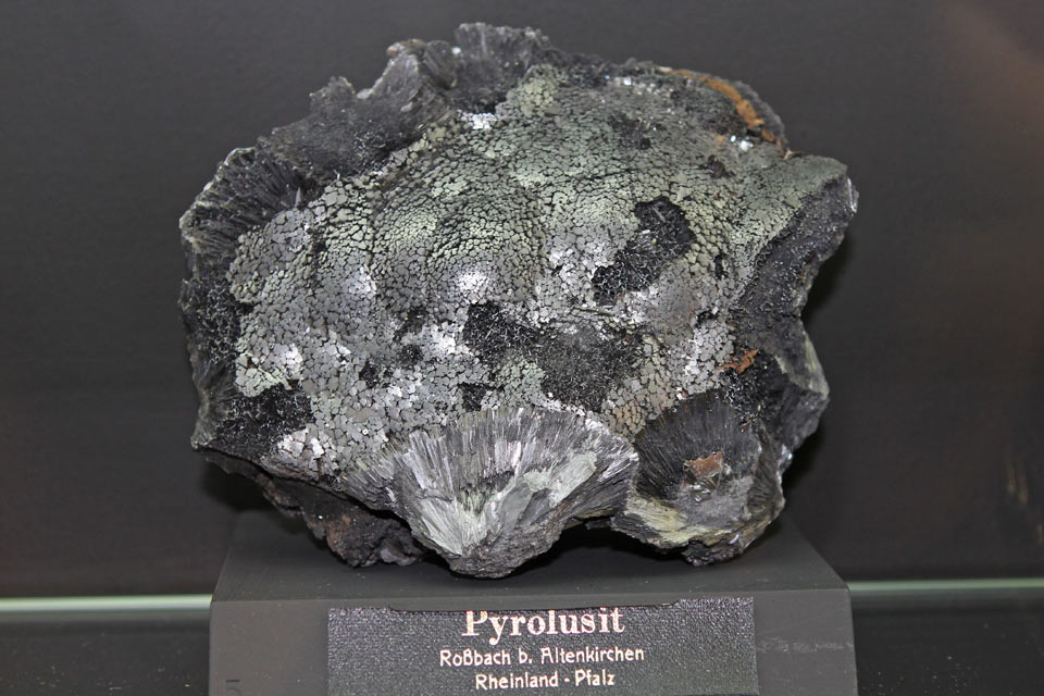 pyrolusit museum freiberg 4105