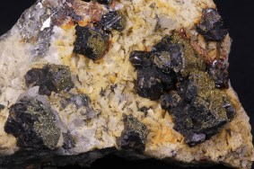 zinkblende-dolomit-kupferkies-meggen-sauerland-4438.jpg